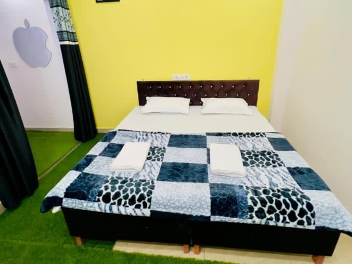 Yah Band Ho Gai Apartment Varanasi