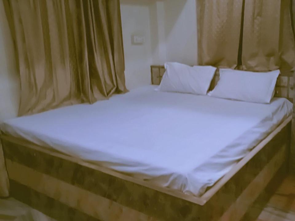 Yah Band Ho Gai Apartment *
